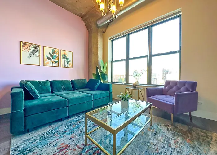 Mccormick Place Skyline View 2Br-2Ba With Optional Parking For 8 Guests