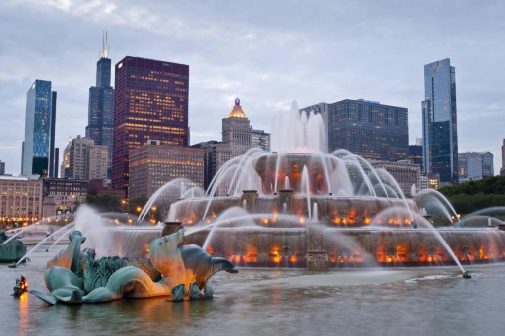 Mccormick Place Skyline View 2br-2ba With Optional Parking For 8 Guests Appartement *
